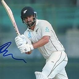 5x7 Inches Original Autographed Photo of New Zealand Cricketer Colin de Grandhomme-image-99