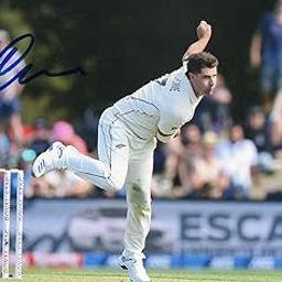 5x7 Inches Original Autographed Photo of New Zealand Cricketer Colin de Grandhomme-image-83