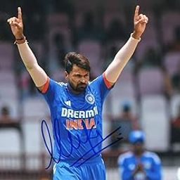 5x7 Inches Original Autographed Photo of Indian Cricketer Mukesh Kumar-image-56