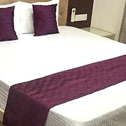 Embossed Droplet Design Double Bed Runner Set with 2 Cushion Covers, Purple-image-30
