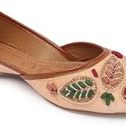 Women Embellished Ethnic Mojaris-image-0