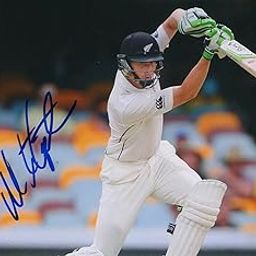 5x7 Inches Original Autographed Photo of New Zealand Cricketer Martin Guptill-image-75