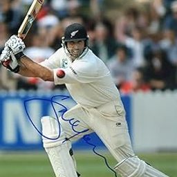 5x7 Inches Original Autographed Photo of New Zealand Cricketer Stephen Fleming-image-58