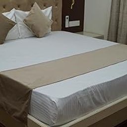 Vissage Premium Plain Velvet Bed Runner with 2 Cushion Covers, Beige-image-44