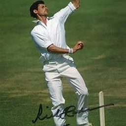 5x7 Inches Original Autographed Photo of New Zealand Cricketer Richard Hadlee-image-37