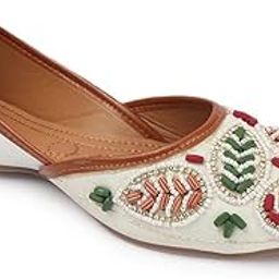 Women Embellished Ethnic Mojaris-image-38