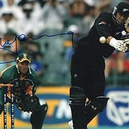 5x7 Inches Original Autographed Photo of New Zealand Cricketer Stephen Fleming-image-56