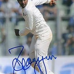 5x7 Inches Original Autographed Photo of Indian Cricketer Pragyan Ojha-image-0