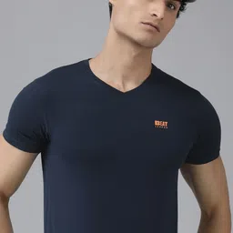 BEAT LONDON by PEPE JEANS Men Solid Slim Fit Short Sleeves V-Neck T-shirt-image-73