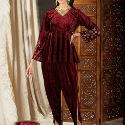 Shae by SASSAFRAS Ethnic Motifs Embroidered Regular Thread Work Velvet Top with Trousers-picture-25