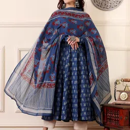 DIVASTRI Women Floral Printed Regular Kurta with Trousers & With Dupatta-50