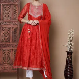 Sangria Red Leheriya Printed Gotta Patti Silk Kurta & Trousers With Dupatta-picture-18
