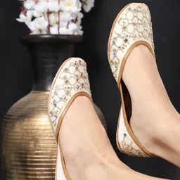 GLAM STORY Women White Ethnic Mojaris-image-3