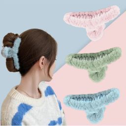 Majestique Soft Faux Fleece Fur Large Hair Clutcher Hair Claw Clips - 3 Pcs(Multicolor)-picture-4