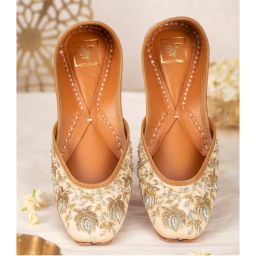 House of Vian Arisha Embroidered Juttis-picture-7