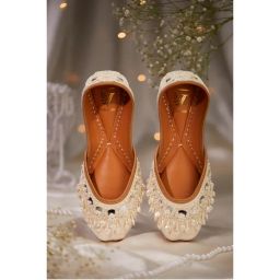 House of Vian Chandrika Cream Juttis-picture-15
