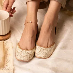 Coral Haze Ivory And Gold Threadwork Juttis With Gold Fringe Detailing At The Back-picture-33