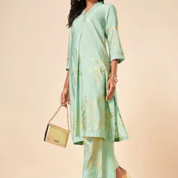 Marigold Lane Floral Printed V-Neck Woven Design Zari Kurta With Trousers-picture-6