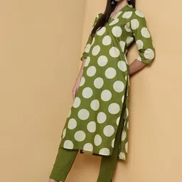 SHOWOFF Geometric Printed V-Neck Mirror Work Straight Kurta With Trousers-picture-42