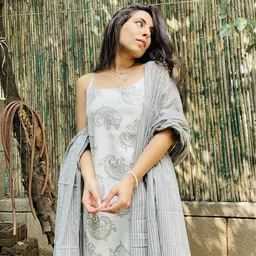 Vishudh Off-White Woven Straight kurta with Palazzo & Dupatta-image-22