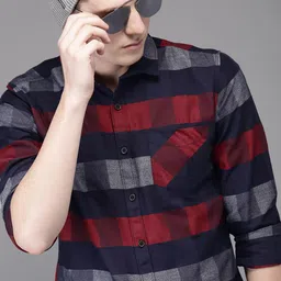 Campus Sutra Men Standard  Navy Blue & Red Regular Fit Checked Casual Shirt-image-78