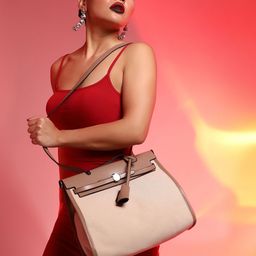 HAUTE SAUCE by Campus Sutra Women Colourblocked Shoulder Bag With Pouch-image-23