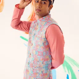 KISAH Ethnic Motifs Printed Mandarin Collar Straight Kurta With Trousers & Nehru jacket-picture-11