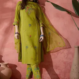 Sangria Floral Embroidered Panelled Thread Work Straight Kurta With Trousers & Dupatta-image-28