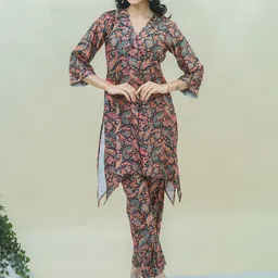 GO BOUJEEPrinted V Neck Top With Trousers Co-Ords-picture-12