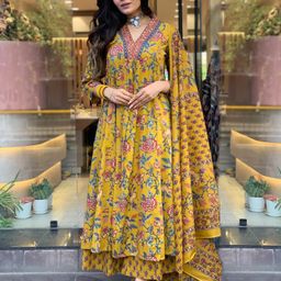 DIVASTRI Floral Printed Mirror Work V-Neck Empire Kurta With Palazzos & Dupatta-14