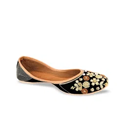DESI COLOUR Women Embellished Ethnic Mojaris with Embroidered Flats-image-93