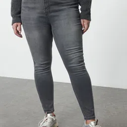 Trendyol Men Regular Fit Mid-Rise Cotton Jeans-image-84