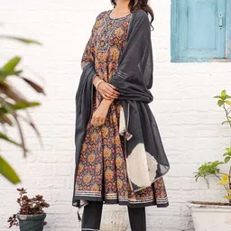 Rajnandini Printed Thread Work Pure Cotton Anarkali Kurta with Trousers & Dupatta image 4
