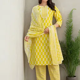 Skylee Pop Women Floral Printed Kurta with Trousers & Dupatta-picture-11
