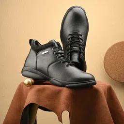 MONDAIN Men Textured Leather Flatforms-3