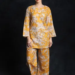 Exotic India Beach-Ball Round Neck Printed Pure Cotton Top With Trousers Co-Ords-picture-38