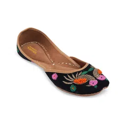Anouk Women Ethnic Mojaris with Embroidered Flats-98