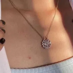 Jewelry Miguel Gold-Plated Floral design Pendant with Chain-image-94