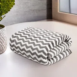 Kuber Industries Grey & White Zig-Zag Printed Microfiber Ultra Absorbent Soft Face Towel-44