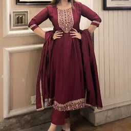 VredeVogel Women Embroidered Kurta Pant Set with Dupatta-23