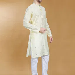 DIVISIVE Men Embroidered Thread Work Kurta-picture-24