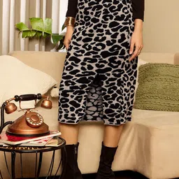 Berrylush Women Printed High Rise Bodycon Midi Slit Skirt-picture-30