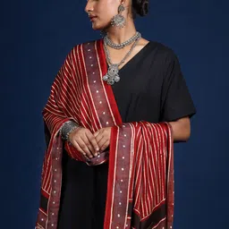 Taavi Block Printed Ajrakh Dupatta-8