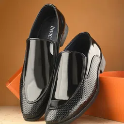 INVICTUS Men Wrinkle Free Textured Formal Slip On Shoes-picture-10