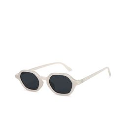 Vincent Chase Unisex Black Geometric Sunglasses with Polarised & UV Protected Lens 201182 image 3