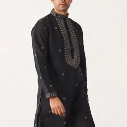Jompers Ethnic Motifs Embroidered Sequinned Mandarin Collar Cotton Silk Straight Kurta-image-26