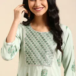 SHOWOFF Floral Embroidered Cotton Kurta-picture-13