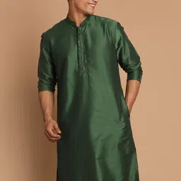 VASTRAMAY Men Green Kurta-37