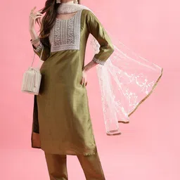 VredeVogel Women Yoke Design Regular Thread Work Kurta with Trousers & With Dupatta-3