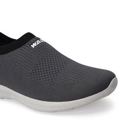 JQR Men Mesh Walking Non-Marking Shoes image 5